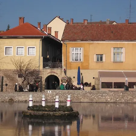 Tavas Barlang Apartament